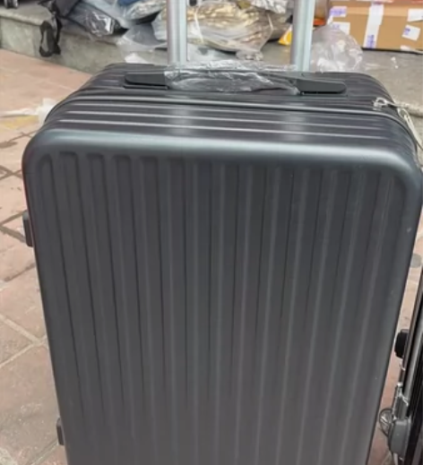 全新 一次没用！ 20寸  亏本出[大哭]...