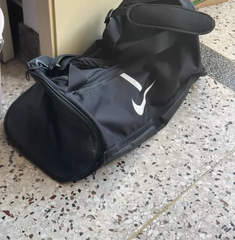 nike 健身包，买了不到一年，没用过几回...