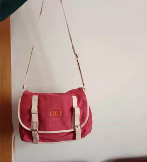 全新麦当劳周边足球单肩包隔层健身包运动背包...