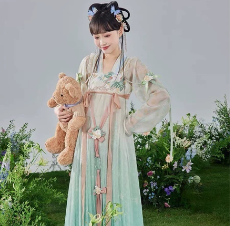 七月夕，栀夏 M码全新，无瑕无色差拍过一次...