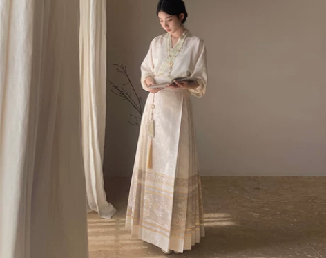 七月夕原创汉服x南京市博物馆联名 镂玉梳斜...