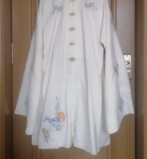 山 司南阁画屏M码 长袄白色，一片式褶裙红...