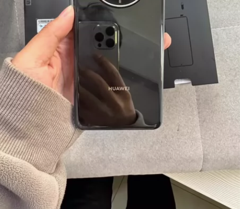 华为mate50pro    99新高通骁...