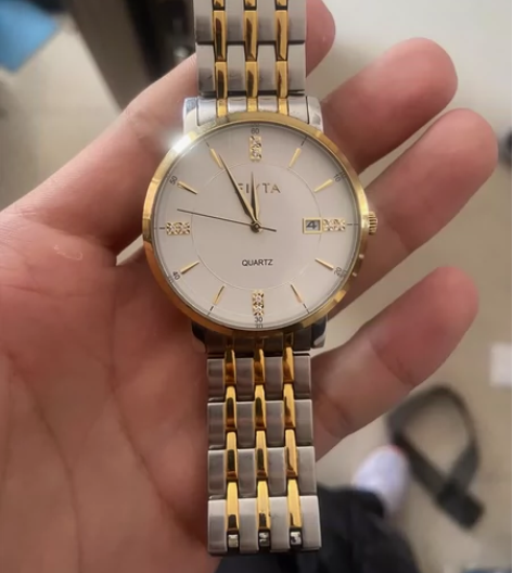 飞亚达手表石英的保修卡在用了不到一年没有明...