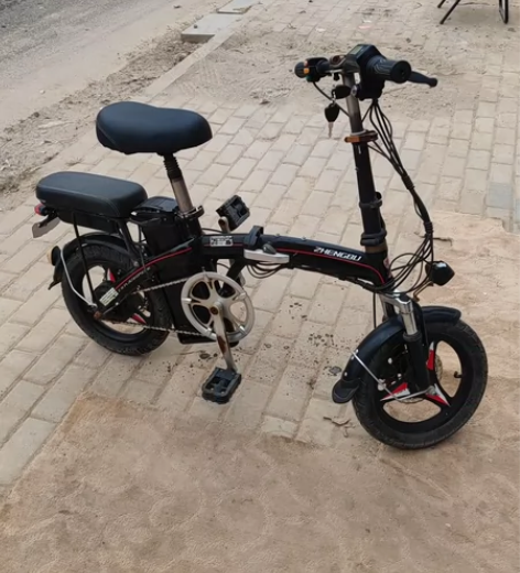 正步电动折叠自行车。一切正常使用中。续航能...