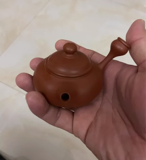 侧把壶、朱泥、全手工、小容量。 感兴趣的话...