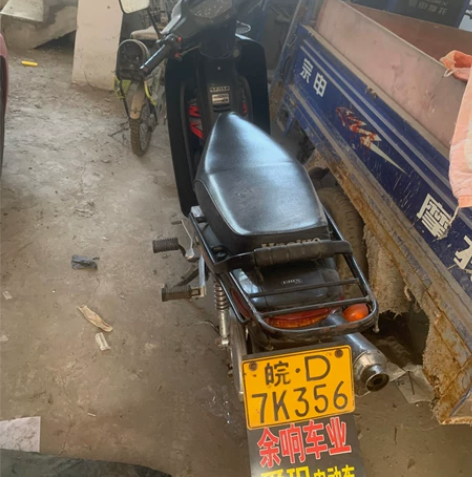 110豪爵摩托车，现在能打着火能骑，没有毛...