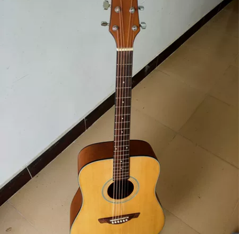 大学时候买的吉他， 就玩了3次就闲置， 入...