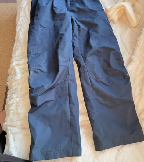 秋冬冲锋裤儿童 学校发的，穿过一次闲置，没...