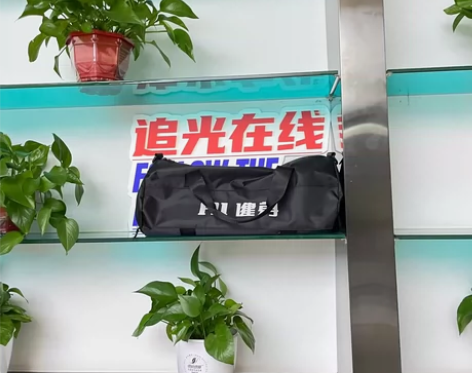 （全新） 男女通用健身包，长度大约3个iP...