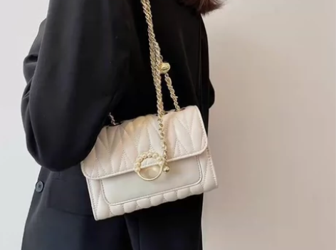 夏天绣线链条小方包包 单肩和斜挎包都可以哦