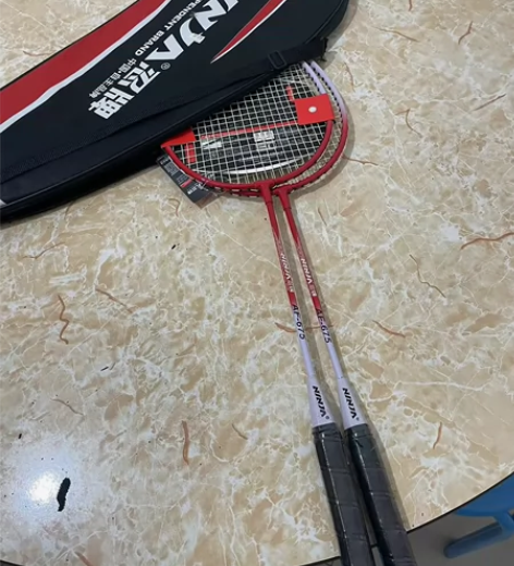 全新忍牌羽毛球拍，闲置，出了。 感兴趣的话...