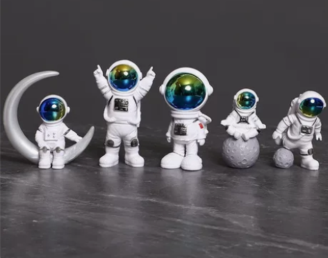 商店不开了还剩50套小宇航员摆件小太空人模...