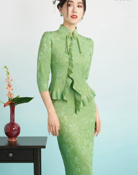 ?四美子国风绿色连衣裙女装秋冬名媛春意显瘦...