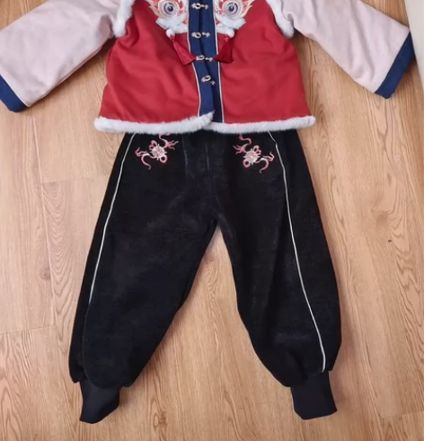 贝优可120唐装套装，仅穿半个小时，原因：...