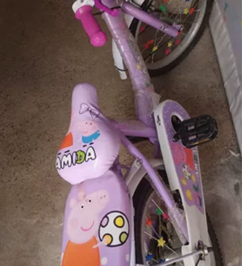 儿童自行车,自己按了撑子,两个小轮子卸掉了...