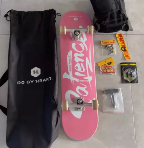 原价300多买的初学者滑板男女学生入门级双...