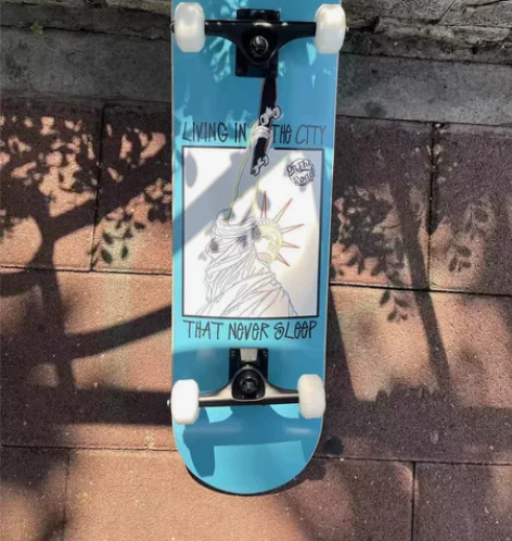 出闲置滑板【自由女神】原价三百多，现低价出...