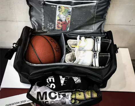 全新篮球包运动训练背包健身包单肩斜挎包大容...