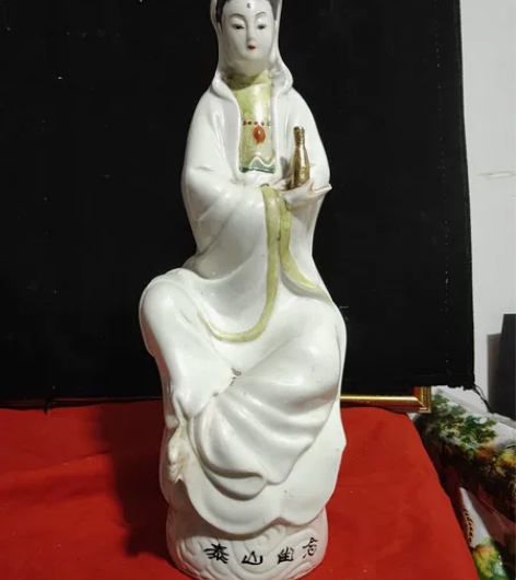 老瓷器摆件高30厘米，开脸好，工艺精湛，低...
