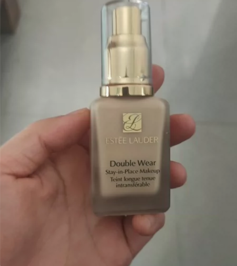 雅诗兰黛:粉底液 1N1 感兴趣的话点“我...