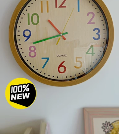 【撤店清货】全新钟表彩色数字仿木纹儿童房挂...