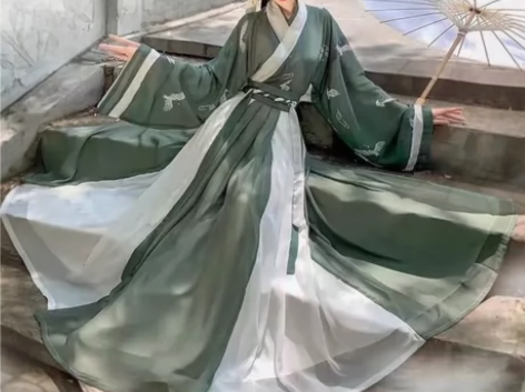 店面不开了,打板一整套汉服低价出售,不是全...