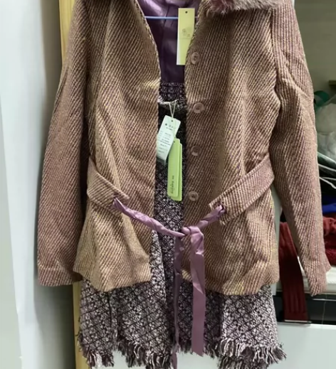 零几年产的衣服 很古啦很厚的一套购买古着须...