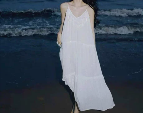 海边度假风白色仙女吊带连衣裙薄款法式初恋夏...