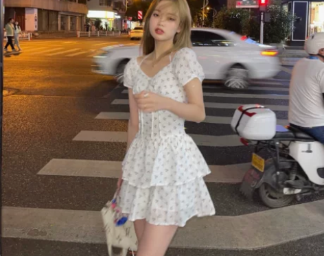 现货~韩版ins甜辣少女风白色碎花连衣裙女...