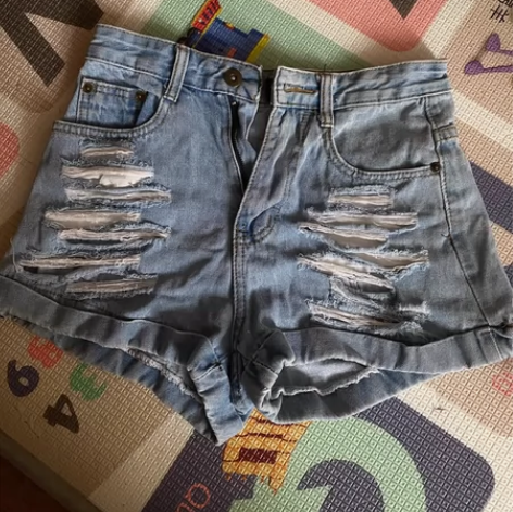 短裤破洞牛仔裤 购于实体店 没穿出去过  ...