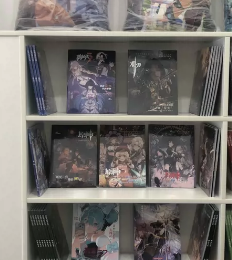 原神、凹凸世界、崩坏、初音、天官赐福等画册...