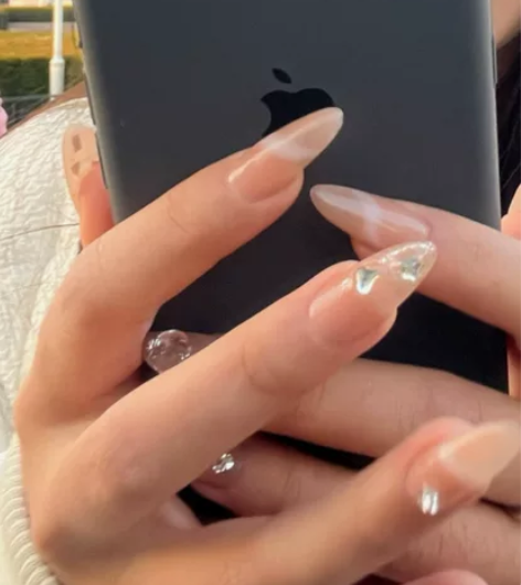 女大学生自用iPhone 8。256G内存...