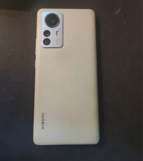 小米12Pro 12+256 有瑕疵，屏右...