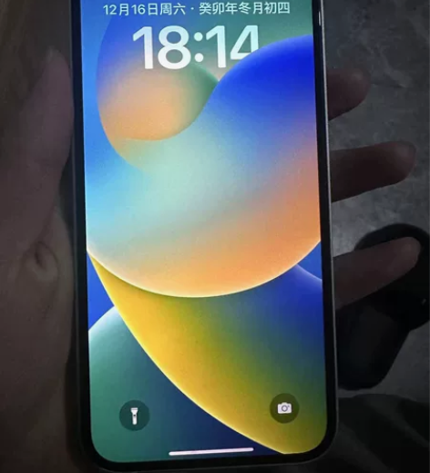 苹果12一直自己带手机壳使用非常爱惜电池7...