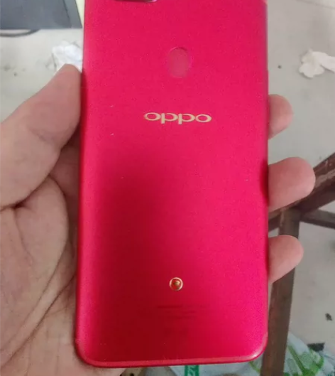 oppo r11s手机 外屏裂，贴了钢化膜...