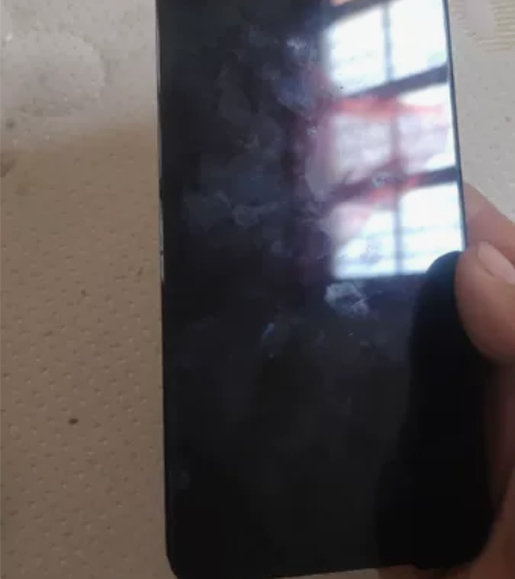 黑鲨3Pro屏幕拆机件拆机前好。。。。 感...