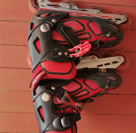 儿童单排旱冰鞋（大小可调），7成新，感兴趣...