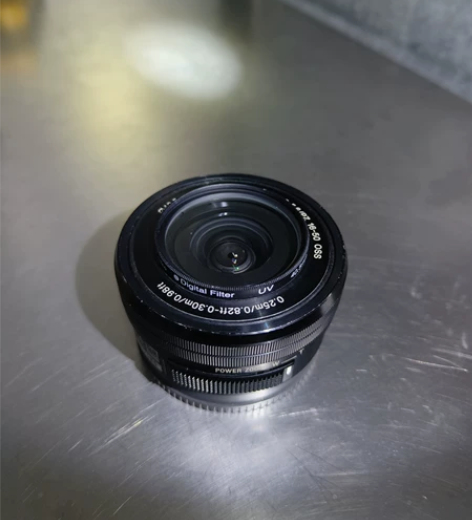 索尼E1650，功能正常，成色如图，前后盖...