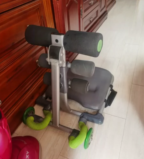 二手仰卧起坐板健身器，30元处理，京楼市场...