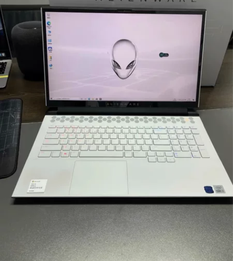 外星人M17R4 高配白色2021款17寸...