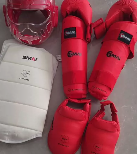 空手道专用护具一套，尺码L，几乎全新，可小...