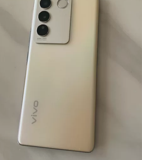 出个自用手机VIVO S16，12?256...