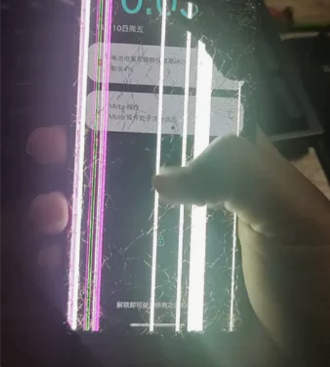 摩托罗拉x30，用的好好的从车里掉下来摔坏...