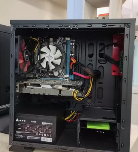 吃鸡游戏电脑主机捡漏价出了，直播电脑主机手...