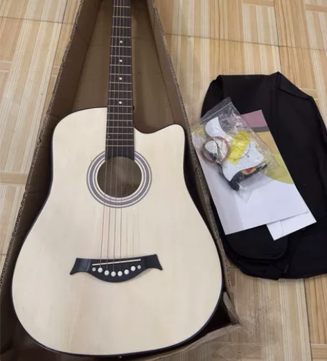 原价880多买的，自己很喜欢吉他一时闹热买...