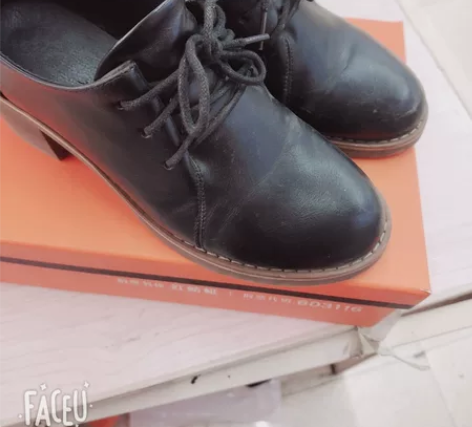 女士皮鞋,37码,便宜处理了。 感兴趣的话...