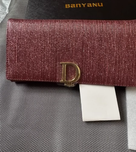 品牌正品2023新款D扣真皮女士钱包女长款...