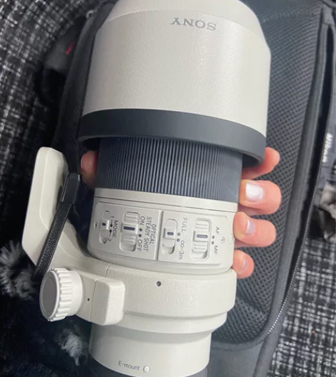 出一个SONY索尼70-200 f4 实体...
