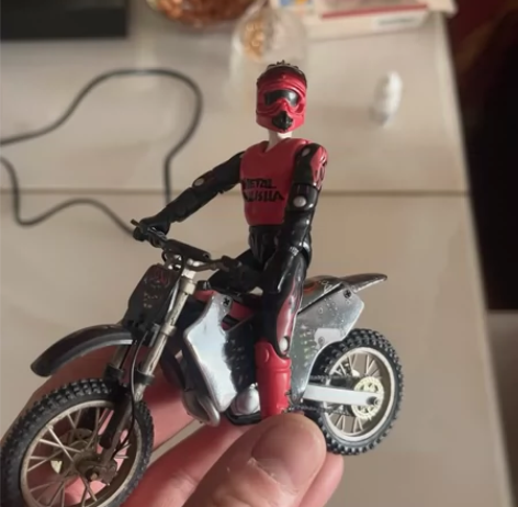 3.75寸全可动摩托车手，带越野摩托，老货...